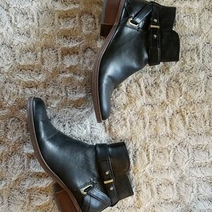 Tommy Hilfiger Black leather booties